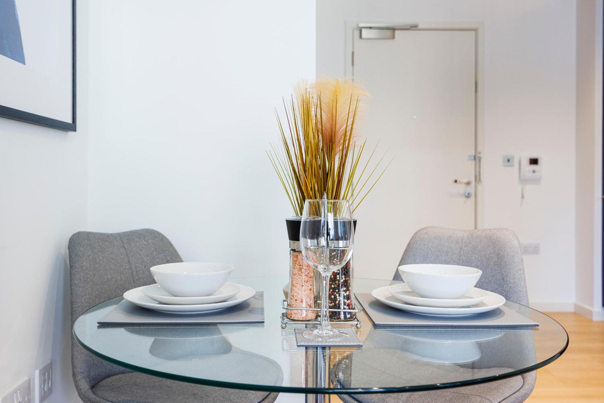 Luxury Apartment-Business-Relocation-Canary Wharf Лондон Екстериор снимка