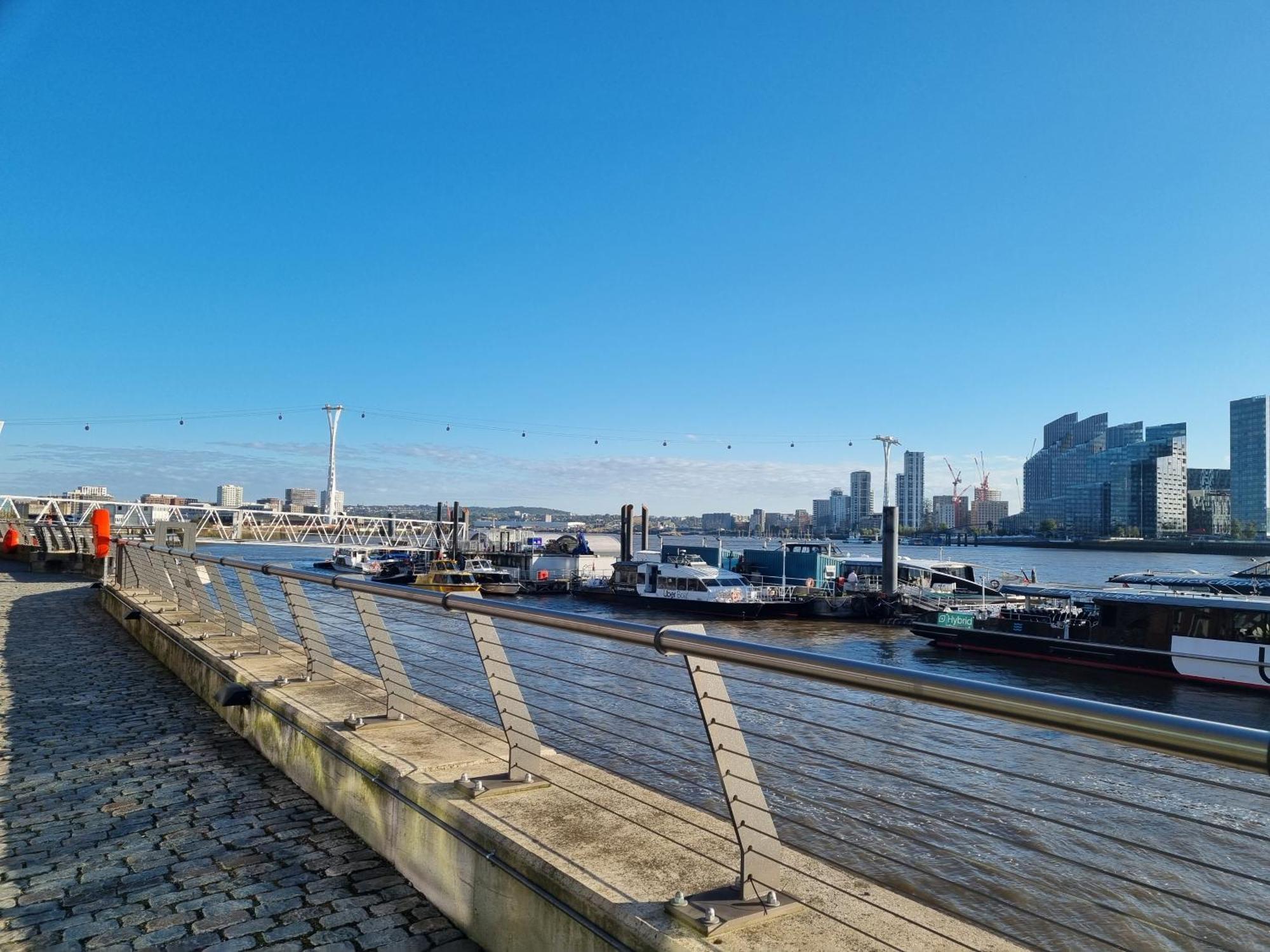 Luxury Apartment-Business-Relocation-Canary Wharf Лондон Екстериор снимка